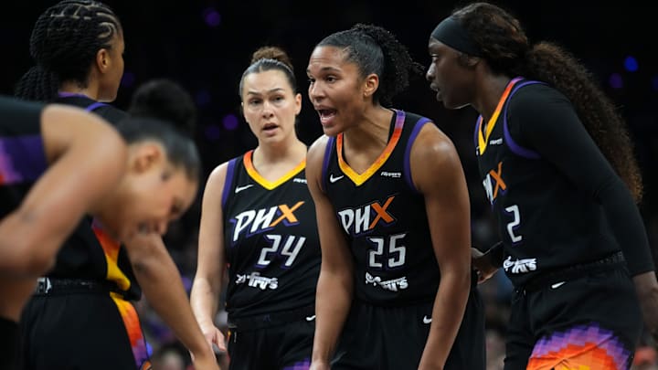 Phoenix Mercury forward Alyssa Thomas (25) huddles with her teammates during their WNBA semifinal playoff game against the Minnesota Lynx at PHX Arena on Sept. 28, 2025.