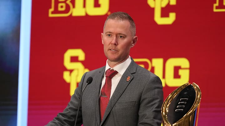 Jul 24, 2025; Las Vegas, NV, USA; USC head coach Lincoln Riley speaks to the media during the Big Ten NCAA college football media days at Mandalay Bay Resort. Mandatory Credit: Lucas Peltier-Imagn Images Jul 24, 2025; Las Vegas, NV, USA; USC head coach Lincoln Riley speaks to the media during the Big Ten NCAA college football media days at Mandalay Bay Resort. Mandatory Credit: Lucas Peltier-Imagn Images