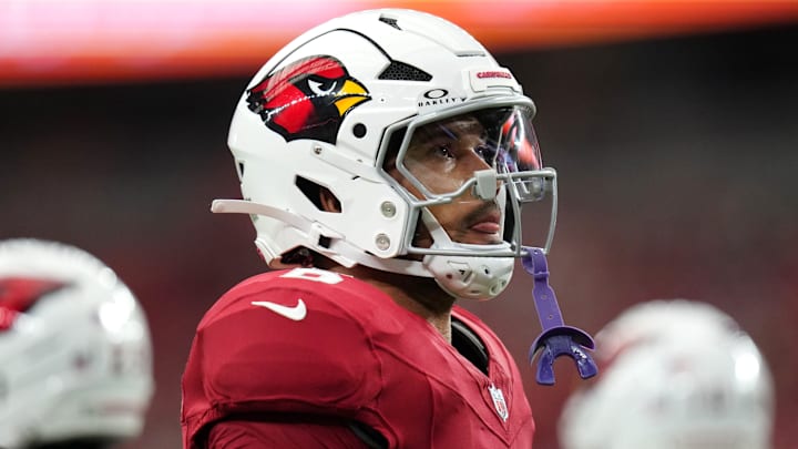 Arizona Cardinals running back James Conner (6) warms up before their preseason game against the Kansas City Chiefs at State Farm Stadium on Aug. 9, 2025.
