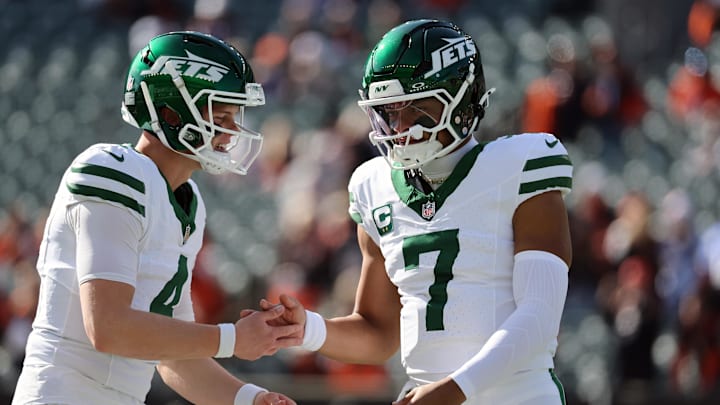 Oct 26, 2025; Cincinnati, Ohio, USA; New York Jets quarterback Brady Cook (4) high fives quarterback Justin Fields (7) before the game against the Cincinnati Bengals at Paycor Stadium. Mandatory Credit: Joseph Maiorana-Imagn Images