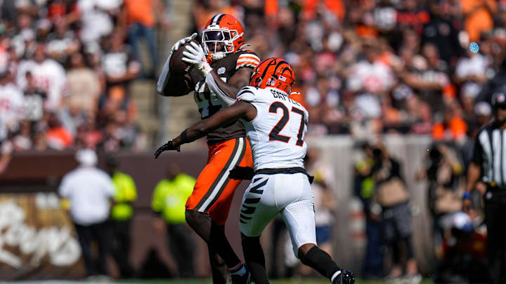 Cleveland Browns tight end Harold Fannin Jr. (44) catches a pass ahead of Cincinnati Bengals safety Jordan Battle (27) in the fourth quarter of the NFL Week 1 game between the Cleveland Browns and the Cincinnati Bengals at Huntington Bank Field in Cleveland on Sunday, Sept. 7, 2025. The Bengals begin the season with a 17-16 win over the Browns.