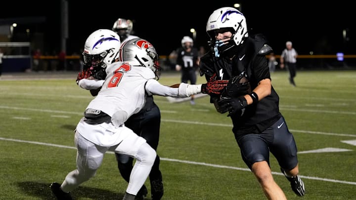 No. 3 Liberty defeated Waukee in the first round of the playoffs with a final score of 34-20.