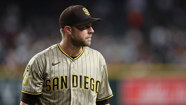 Aug 3, 2026; Phoenix, Arizona, USA; San Diego Padres pitcher Michael King (34) walks off after being taken out in the fifth inning against the Arizona Diamondbacks at Chase Field. Mandatory Credit: Anna Carrington-Imagn Images Aug 3, 2026; Phoenix, Arizona, USA; San Diego Padres pitcher Michael King (34) walks off after being taken out in the fifth inning against the Arizona Diamondbacks at Chase Field. Mandatory Credit: Anna Carrington-Imagn Images