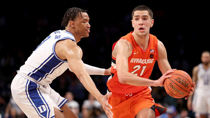 Mar 10, 2022; Brooklyn, NY, USA; Syracuse Orange forward Cole Swider (21) looks to pass around Duke Blue Devils forward Wendell Moore Jr. (0) during the second half at Barclays Center. Mandatory Credit: Brad Penner-Imagn Images