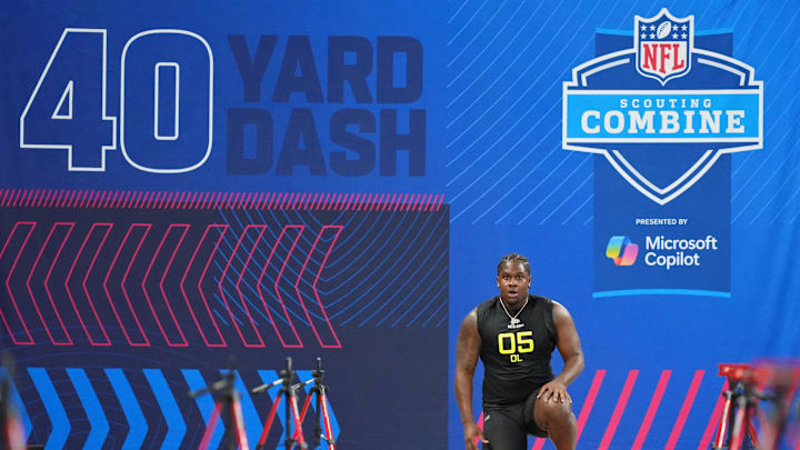Feb 27, 2025; Indianapolis, IN, USA; Georgia defensive lineman Warren Brinson (DL05) participates in drills during the 2025 NFL Combine at Lucas Oil Stadium. Mandatory Credit: Kirby Lee-Imagn Images Feb 27, 2025; Indianapolis, IN, USA; Georgia defensive lineman Warren Brinson (DL05) participates in drills during the 2025 NFL Combine at Lucas Oil Stadium. Mandatory Credit: Kirby Lee-Imagn Images