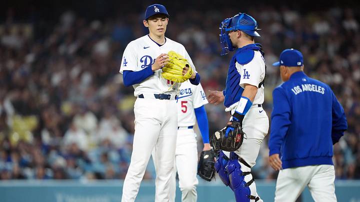 Mar 30, 2026; Los Angeles, California, USA;  Los Angeles Dodgers pitcher Roki Sasaki (11) is taken out from the game by manager Dave Roberts (right) during the fifth inning against the Cleveland Guardians at Dodger Stadium. Mandatory Credit: Kirby Lee-Imagn Images