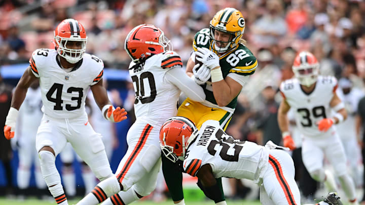Former Packers practice squad tight end Joel Wilson makes a catch against the Browns in preseason. Wilson is now a Bears TE.