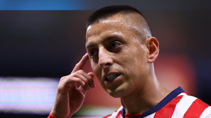 Roberto Alvarado quiere seguir en Chivas Roberto Alvarado quiere seguir en Chivas