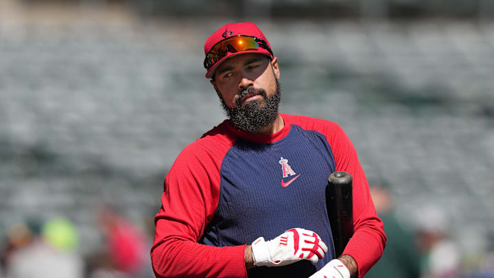 Los Angeles Angels third baseman Anthony Rendon warms up