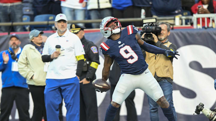 Oct 26, 2025; Foxborough, Massachusetts, USA;  New England Patriots wide receiver Kayshon Boutte (9) scores a touchdown  during the third quarter against the Cleveland Browns at Gillette Stadium. Mandatory Credit: Brian Fluharty-Imagn Images Oct 26, 2025; Foxborough, Massachusetts, USA;  New England Patriots wide receiver Kayshon Boutte (9) scores a touchdown  during the third quarter against the Cleveland Browns at Gillette Stadium. Mandatory Credit: Brian Fluharty-Imagn Images