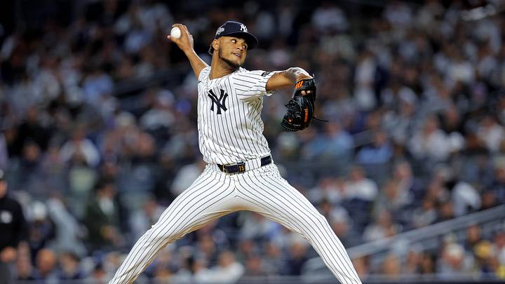 Oct 8, 2025; Bronx, New York, USA; New York Yankees pitcher Camilo Doval (75) pitches during the eighth inning against the Toronto Blue Jays during game four of the ALDS round for the 2025 MLB playoffs at Yankee Stadium. Mandatory Credit: Brad Penner-Imagn Images Oct 8, 2025; Bronx, New York, USA; New York Yankees pitcher Camilo Doval (75) pitches during the eighth inning against the Toronto Blue Jays during game four of the ALDS round for the 2025 MLB playoffs at Yankee Stadium. Mandatory Credit: Brad Penner-Imagn Images