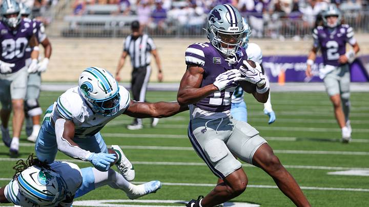 Sep 19, 2026; Manhattan, Kansas, USA; Kansas State Wildcats wide receiver Jaron Tibbs (12) runs away from two Tulane Green Wave defenders during the second quarter at Bill Snyder Family Football Stadium. Mandatory Credit: Scott Sewell-Imagn Images Sep 19, 2026; Manhattan, Kansas, USA; Kansas State Wildcats wide receiver Jaron Tibbs (12) runs away from two Tulane Green Wave defenders during the second quarter at Bill Snyder Family Football Stadium. Mandatory Credit: Scott Sewell-Imagn Images