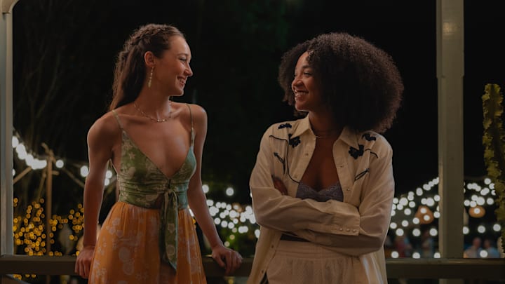 Apple Cider Vinegar. (L to R) Alycia Debnam-Carey as Milla, Aisha Dee as Chanelle in Apple Cider Vinegar. Cr. Courtesy of Netflix © 2024
