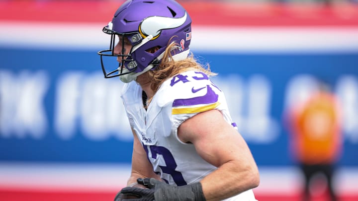 Sep 8, 2024; East Rutherford, New Jersey, USA; Minnesota Vikings linebacker Andrew Van Ginkel (43) returns an interception for a touchdown during the second half against the New York Giants at MetLife Stadium. Mandatory Credit: Vincent Carchietta-Imagn Images