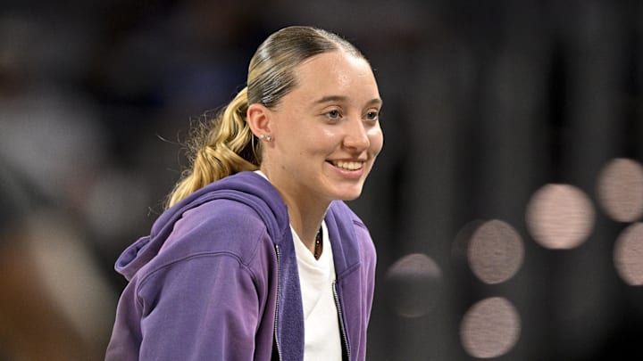 Oct 6, 2025; Fort Worth, Texas, USA; Dallas Wings guard Paige Bueckers looks on during the second quarter between the Dallas Mavericks and the Oklahoma City Thunder at Dickie's Arena. Mandatory Credit: Jerome Miron-Imagn Images Oct 6, 2025; Fort Worth, Texas, USA; Dallas Wings guard Paige Bueckers looks on during the second quarter between the Dallas Mavericks and the Oklahoma City Thunder at Dickie's Arena. Mandatory Credit: Jerome Miron-Imagn Images