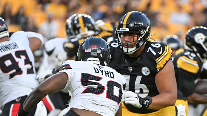 Pittsburgh Steelers offensive tackle Troy Fautanu (76)