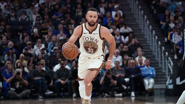 Steph Curry and the Warriors are road favorites in Sacramento.