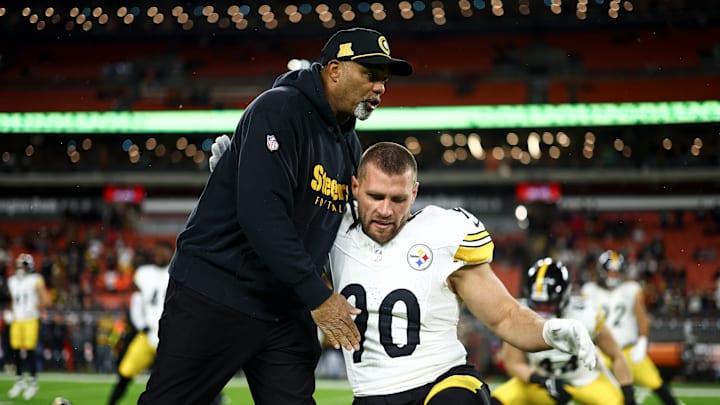 Pittsburgh Steelers v Cleveland Browns