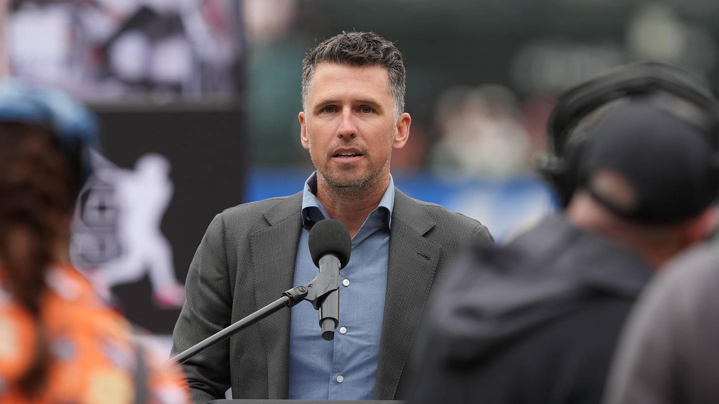 Buster Posey's gambit for SF Giants to land Roch Cholowsky reeks of desperation