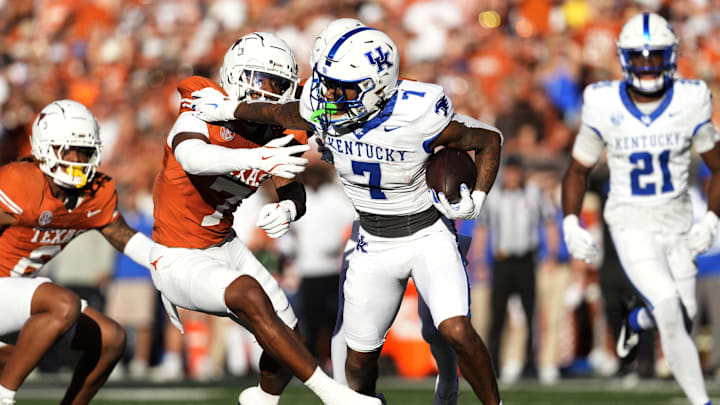 Nov 23, 2024; Austin, Texas, USA; Kentucky Wildcats wide receiver Barion Brown tries to avoid a tackle by Texas Longhorns defensive back Jahdae Barron (7) while returning a kick during the first half at Darrell K Royal-Texas Memorial Stadium. Mandatory Credit: Scott Wachter-Imagn Images