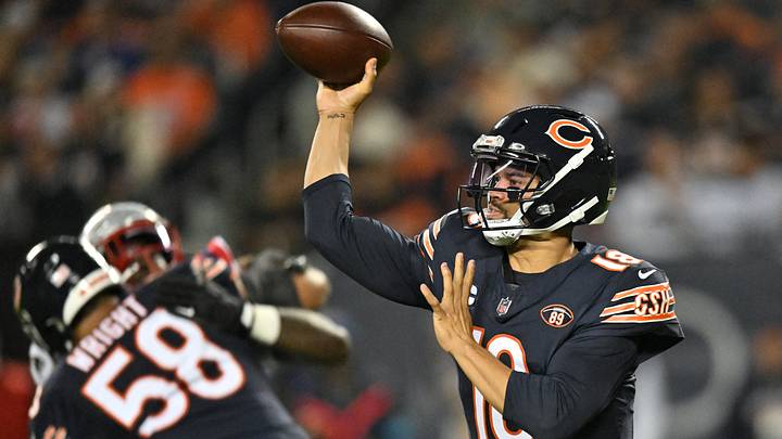 Caleb Williams passed for 308 yards and two touchdowns in the Bears' win over the Patriots on Thursday to improve to 5-2. Caleb Williams passed for 308 yards and two touchdowns in the Bears' win over the Patriots on Thursday to improve to 5-2.