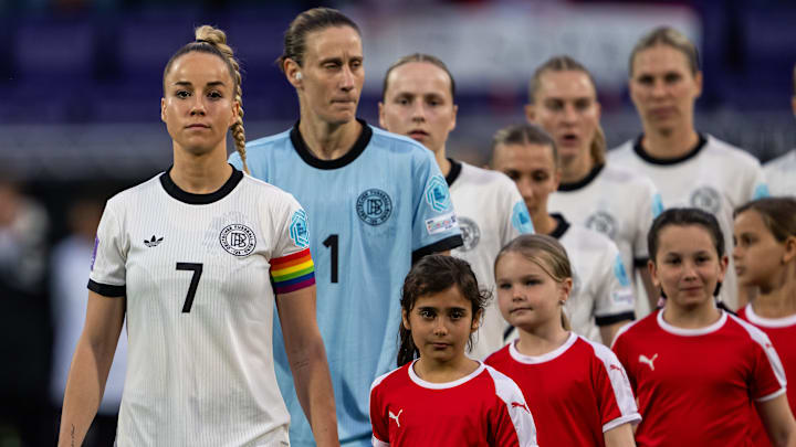 Giulia Gwinn wird die DFB-Frauen in der Schweiz als Kapitänin auf das Feld führen Giulia Gwinn wird die DFB-Frauen in der Schweiz als Kapitänin auf das Feld führen