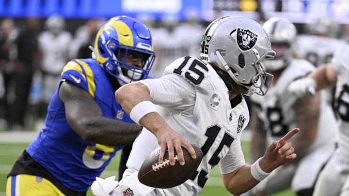 Oct 20, 2024; Inglewood, California, USA; Las Vegas Raiders quarterback Gardner Minshew (15) scrambles away from Los Angeles Rams linebacker Jared Verse (8) in the second half at SoFi Stadium. Mandatory Credit: Alex Gallardo-Imagn Images Oct 20, 2024; Inglewood, California, USA; Las Vegas Raiders quarterback Gardner Minshew (15) scrambles away from Los Angeles Rams linebacker Jared Verse (8) in the second half at SoFi Stadium. Mandatory Credit: Alex Gallardo-Imagn Images