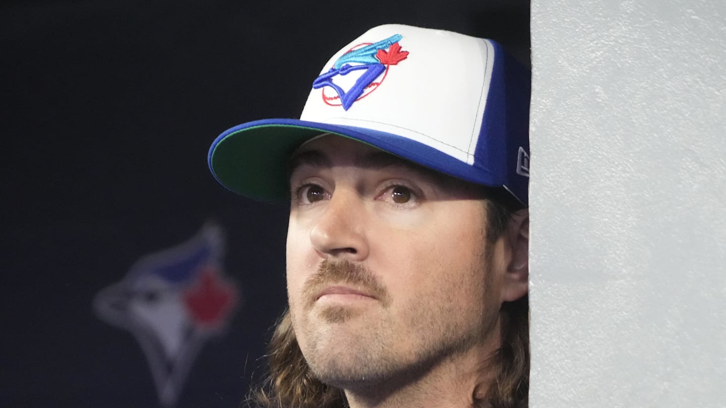 Blue Jays ace has unconventional method for getting over the World Series heartbreak