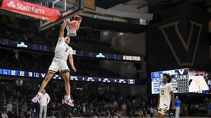 Jan 27, 2026; Nashville, Tennessee, USA;  Vanderbilt Commodores guard Chandler Bing (7) dunks the ball against the Kentucky Wildcats during the second half at Memorial Gymnasium. Mandatory Credit: Steve Roberts-Imagn Images