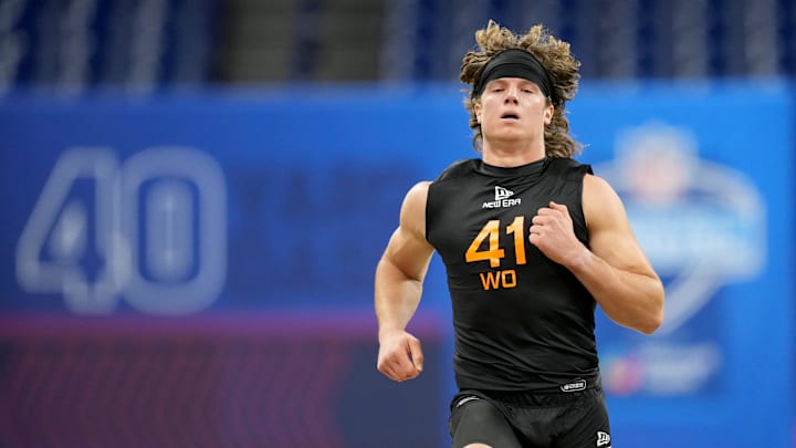 Mar 1, 2025; Indianapolis, IN, USA; Arkansas wideout Isaac Teslaa (WO41) during the 2025 NFL Combine at Lucas Oil Stadium. Mandatory Credit: Kirby Lee-Imagn Images Mar 1, 2025; Indianapolis, IN, USA; Arkansas wideout Isaac Teslaa (WO41) during the 2025 NFL Combine at Lucas Oil Stadium. Mandatory Credit: Kirby Lee-Imagn Images
