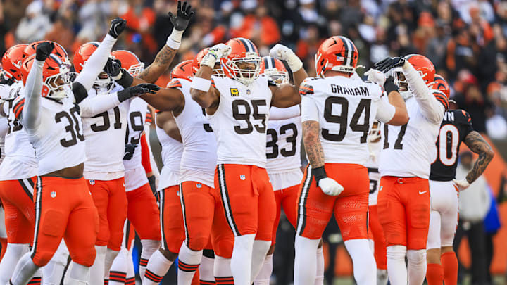 Jan 4, 2026; Cincinnati, Ohio, USA; Cleveland Browns defensive end Myles Garrett (95) celebrates with teammates following a sack against the Cincinnati Bengals during the fourth quarter at Paycor Stadium. The play set a new NFL single season sack record by Garrett. Mandatory Credit: Katie Stratman-Imagn Images