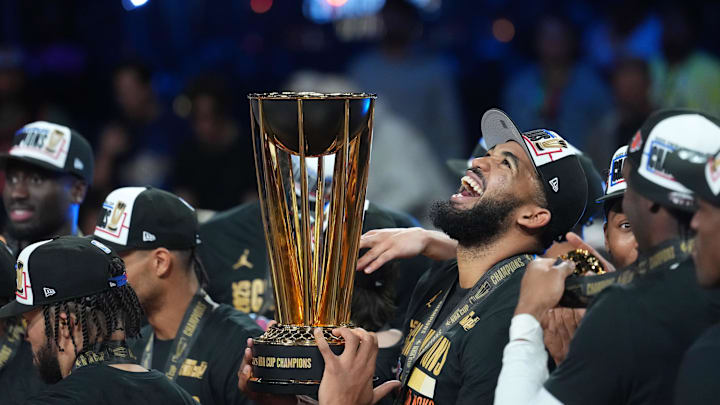 Dec 16, 2025; Las Vegas, Nevada, USA; New York Knicks center/forward Karl-Anthony Towns (32) holds the the Emirates NBA Cup trophy after victory over the San Antonio Spurs at T-Mobile Arena. Mandatory Credit: Kirby Lee-Imagn Images Dec 16, 2025; Las Vegas, Nevada, USA; New York Knicks center/forward Karl-Anthony Towns (32) holds the the Emirates NBA Cup trophy after victory over the San Antonio Spurs at T-Mobile Arena. Mandatory Credit: Kirby Lee-Imagn Images