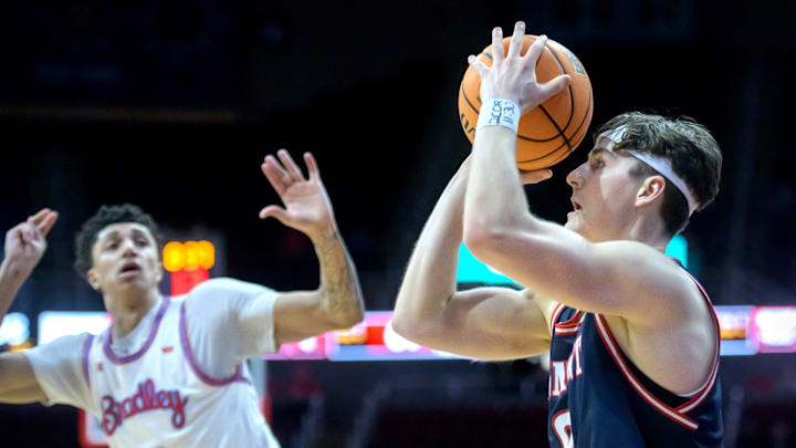 Belmon and Tyler Lundblade are underdogs on Sunday night. 