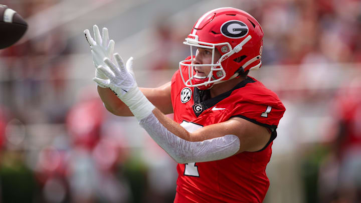 Sep 6, 2025; Athens, Georgia, USA; Georgia Bulldogs tight end Lawson Luckie (7) prepares for a game against the Austin Peay Governors at Sanford Stadium. Mandatory Credit: Brett Davis-Imagn Images Sep 6, 2025; Athens, Georgia, USA; Georgia Bulldogs tight end Lawson Luckie (7) prepares for a game against the Austin Peay Governors at Sanford Stadium. Mandatory Credit: Brett Davis-Imagn Images