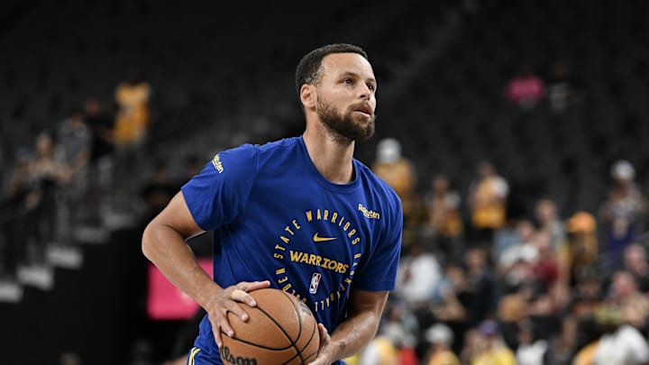 Golden State Warriors guard Stephen Curry (30) warms up before the game against the Los Angeles Lakers at T-Mobile Arena. 