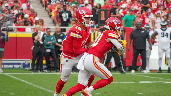 Sep 14, 2025; Kansas City, Missouri, USA; Kansas City Chiefs quarterback Patrick Mahomes (15) hands off to running back Isiah Pacheco (10) against the Philadelphia Eagles during the game at GEHA Field at Arrowhead Stadium. Mandatory Credit: Denny Medley-Imagn Images Sep 14, 2025; Kansas City, Missouri, USA; Kansas City Chiefs quarterback Patrick Mahomes (15) hands off to running back Isiah Pacheco (10) against the Philadelphia Eagles during the game at GEHA Field at Arrowhead Stadium. Mandatory Credit: Denny Medley-Imagn Images