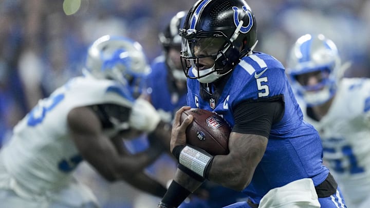 Indianapolis Colts quarterback Anthony Richardson (5) rushes the ball during a game at Lucas Oil Stadium.