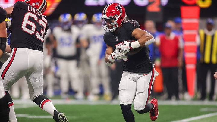 Dec 29, 2025; Atlanta, Georgia, USA; Atlanta Falcons running back Bijan Robinson (7) runs the ball against the Los Angeles Rams in the first quarter at Mercedes-Benz Stadium. Mandatory Credit: Brett Davis-Imagn Images