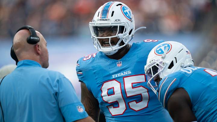 Tennessee defensive tackle Jordan Elliott (95) talks with Aaron Whitecotton, defensive line coach, during their preseason game at Nissan Stadium Saturday, Aug. 29, 2026. Tennessee defensive tackle Jordan Elliott (95) talks with Aaron Whitecotton, defensive line coach, during their preseason game at Nissan Stadium Saturday, Aug. 29, 2026.
