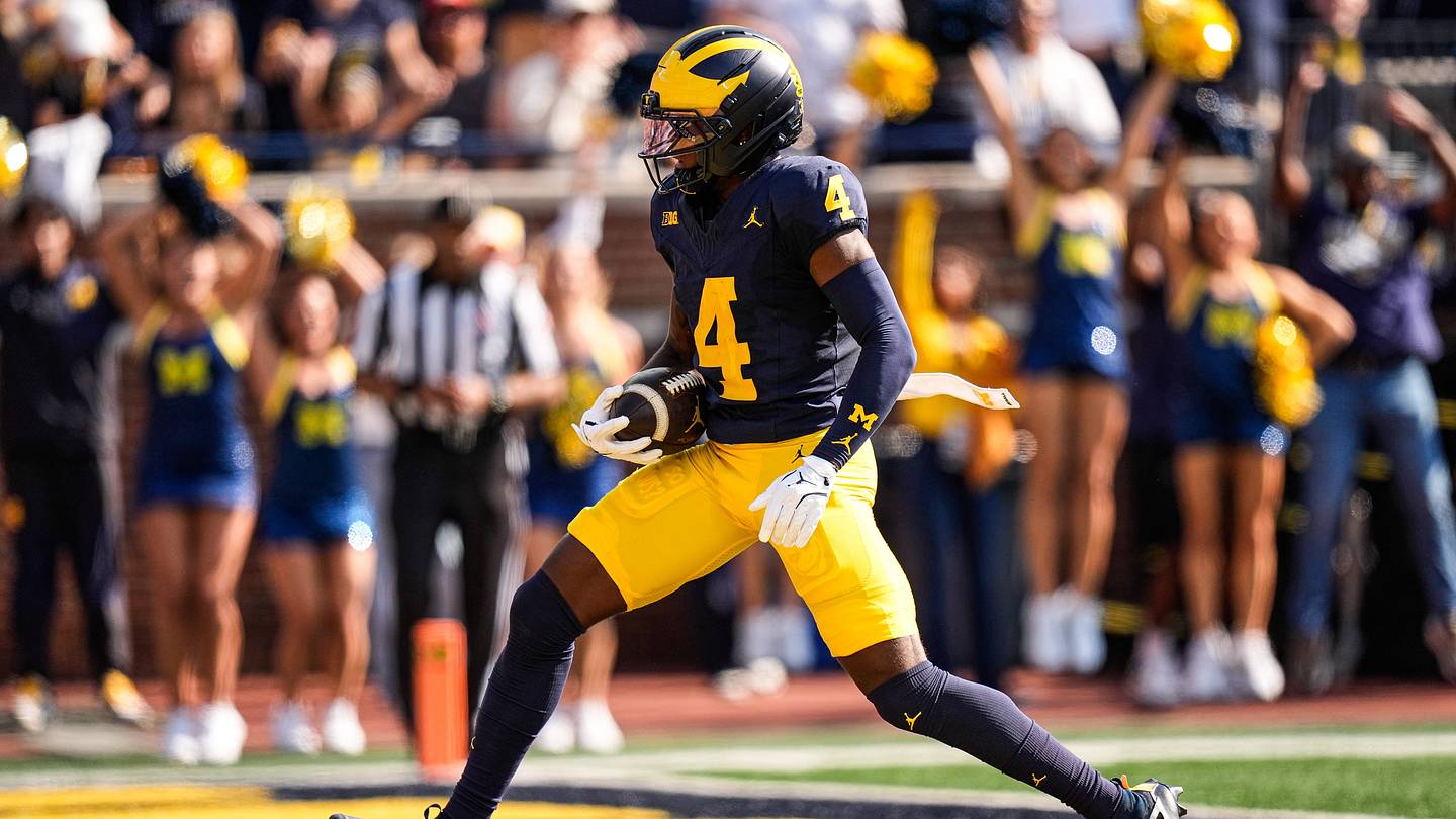Squadre come Michigan e Ohio State si trovano in posizioni elevate nel preseason Coaches Poll 2026, ma potrebbero non meritare la loro classifica, immagine di approfondimento