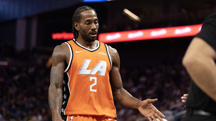 Los Angeles Clippers forward Kawhi Leonard walks back to the bench. Los Angeles Clippers forward Kawhi Leonard walks back to the bench.