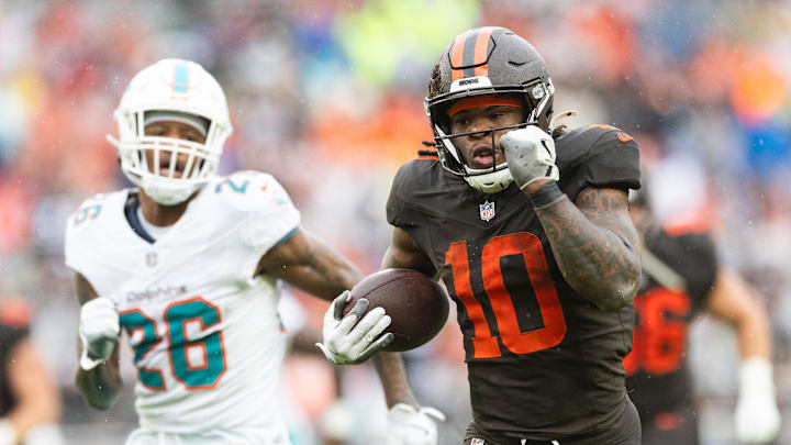 Oct 19, 2025; Cleveland, Ohio, USA; Cleveland Browns running back Quinshon Judkins (10) runs the ball for a touchdown against Miami Dolphins cornerback Rasul Douglas (26) during the second quarter at Huntington Bank Field. Mandatory Credit: Scott Galvin-Imagn Images Oct 19, 2025; Cleveland, Ohio, USA; Cleveland Browns running back Quinshon Judkins (10) runs the ball for a touchdown against Miami Dolphins cornerback Rasul Douglas (26) during the second quarter at Huntington Bank Field. Mandatory Credit: Scott Galvin-Imagn Images