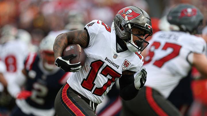 Nov 9, 2025; Tampa, Florida, USA; Tampa Bay Buccaneers wide receiver Sterling Shepard (17) runs for a gain against the New England Patriots at Raymond James Stadium. Mandatory Credit: Nathan Ray Seebeck-Imagn Images Nov 9, 2025; Tampa, Florida, USA; Tampa Bay Buccaneers wide receiver Sterling Shepard (17) runs for a gain against the New England Patriots at Raymond James Stadium. Mandatory Credit: Nathan Ray Seebeck-Imagn Images
