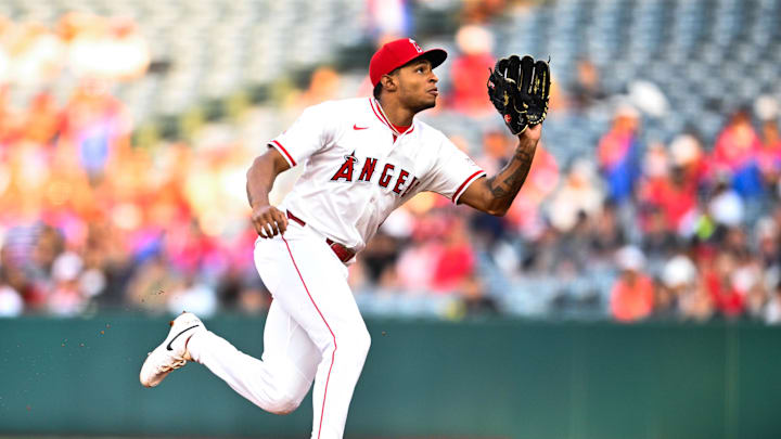 Aug 5, 2025; Anaheim, California, USA; Los Angeles Angels second baseman Christian Moore (4) fields a ball hit by Tampa Bay Rays first baseman Yandy Diaz (2) during the first inning at Angel Stadium of Anaheim. Mandatory Credit: Kelvin Kuo-Imagn Images Aug 5, 2025; Anaheim, California, USA; Los Angeles Angels second baseman Christian Moore (4) fields a ball hit by Tampa Bay Rays first baseman Yandy Diaz (2) during the first inning at Angel Stadium of Anaheim. Mandatory Credit: Kelvin Kuo-Imagn Images