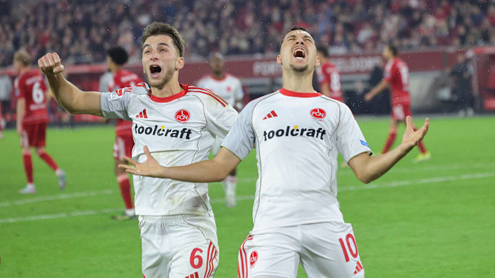 Adam Markhiev (l.) jubelt mit Julian Justvan