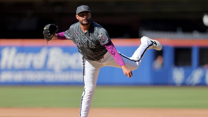 Jun 13, 2026; New York City, New York, USA; New York Mets starting pitcher Sean Manaea (59) follows through on a pitch against the Atlanta Braves during the third inning at Citi Field. Mandatory Credit: Brad Penner-Imagn Images