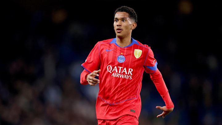 Toujours pas de nouveau contrat pour Senny Mayulu. 