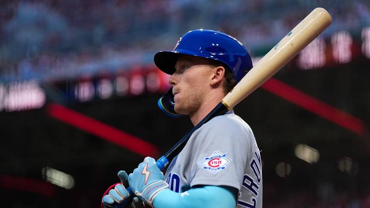 Sep 18, 2026; Cincinnati, Ohio, USA; Chicago Cubs outfielder Pete Crow-Armstrong (4) waits on deck to bat against the Cincinnati Reds in the second inning at Great American Ball Park. Mandatory Credit: Aaron Doster-Imagn Images Sep 18, 2026; Cincinnati, Ohio, USA; Chicago Cubs outfielder Pete Crow-Armstrong (4) waits on deck to bat against the Cincinnati Reds in the second inning at Great American Ball Park. Mandatory Credit: Aaron Doster-Imagn Images