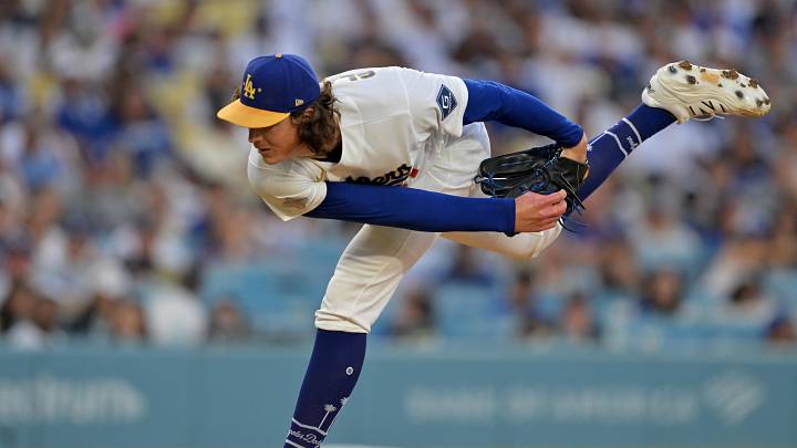 Los Angeles Dodgers pitcher Tyler Glasnow (31) throws during the third inning against the Arizona Diamondbacks at Dodger Stadium on March 28, 2026.