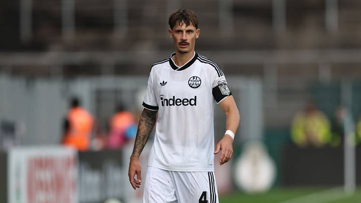 Robin Koch trägt bei der Eintracht die Kapitänsbinde